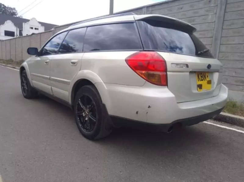 Subaru Outback   - 2004