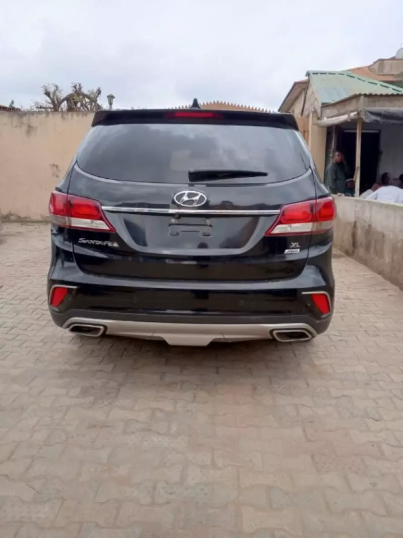 Hyundai Santa Fe   - 2018