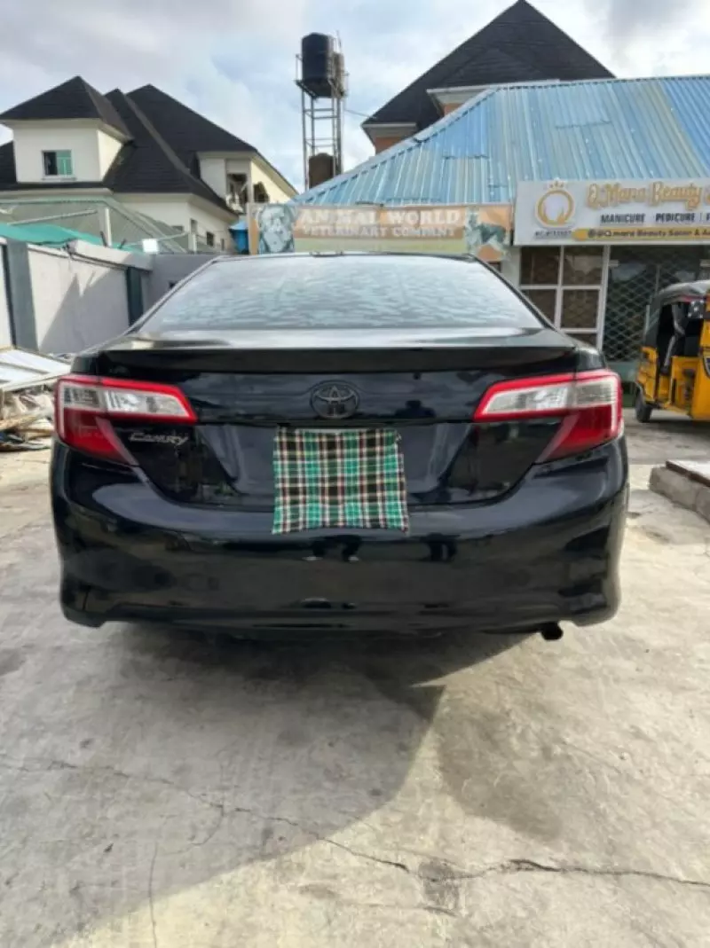 Toyota Camry   - 2014