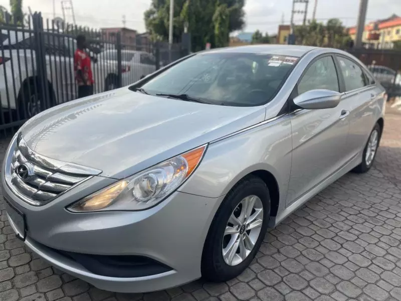 Hyundai Sonata   - 2014