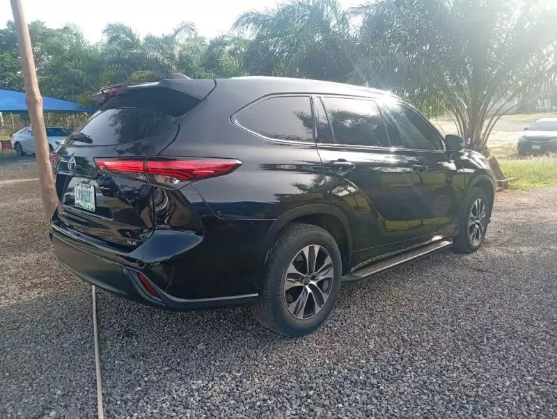 Toyota Highlander   - 2022
