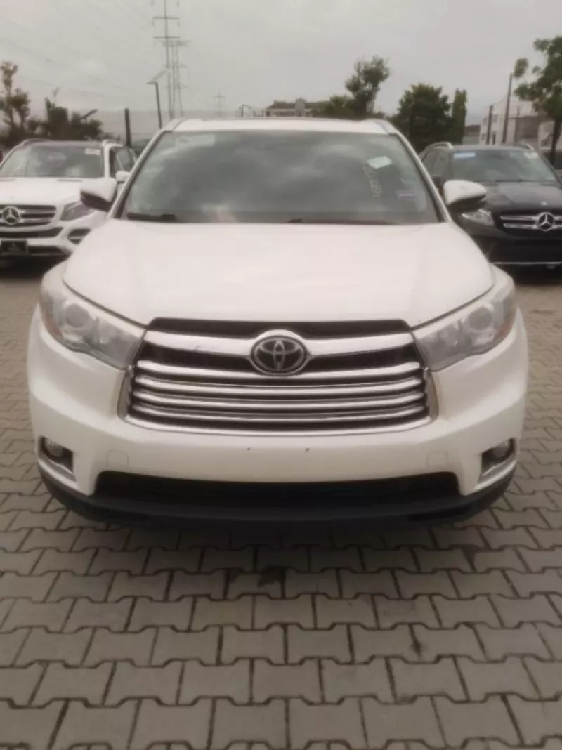 Toyota Highlander   - 2014