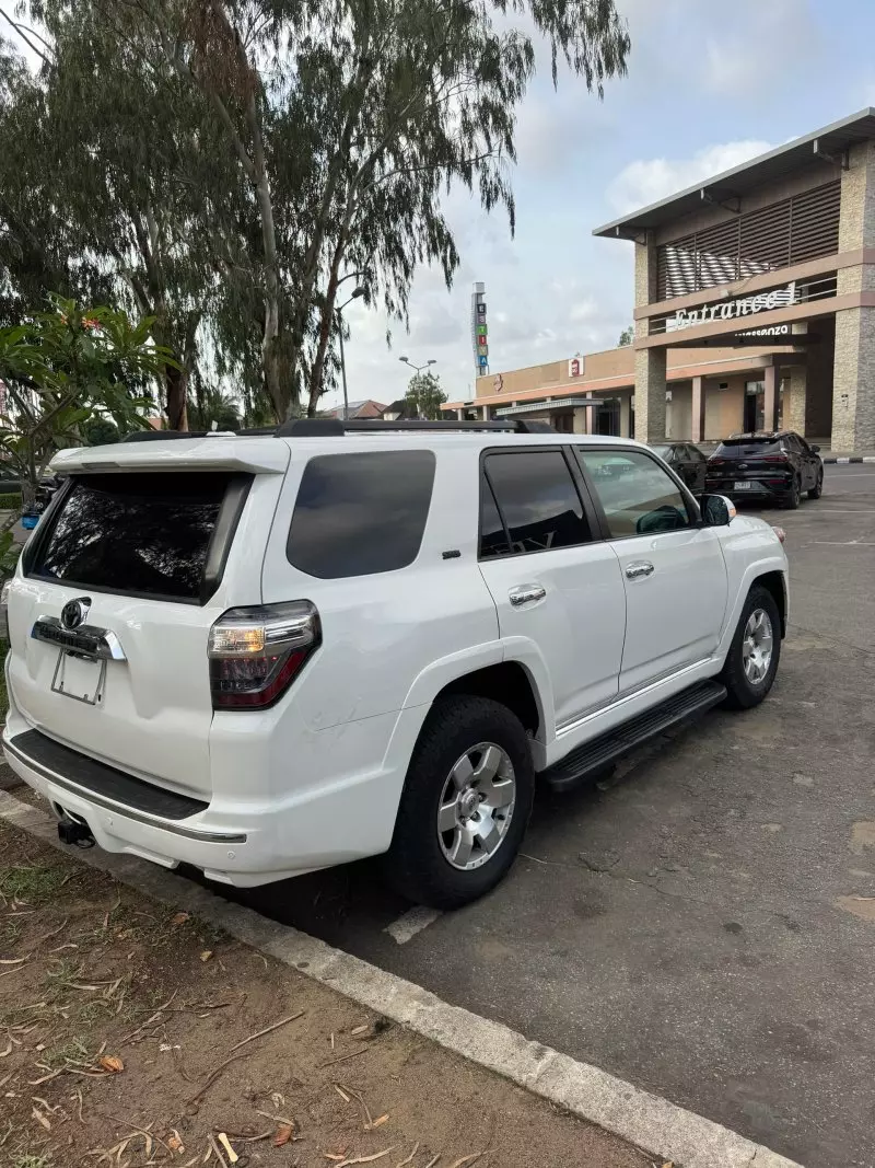 Toyota 4-Runner   - 2010