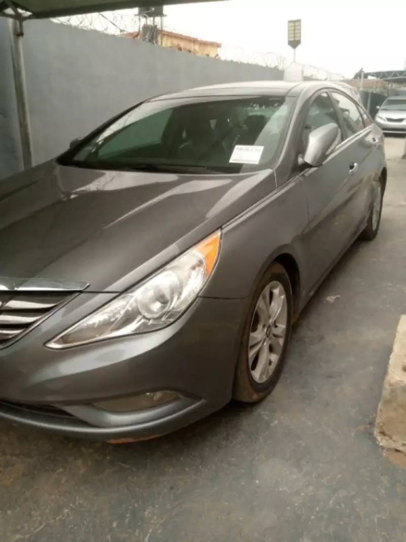 Hyundai Sonata   - 2013