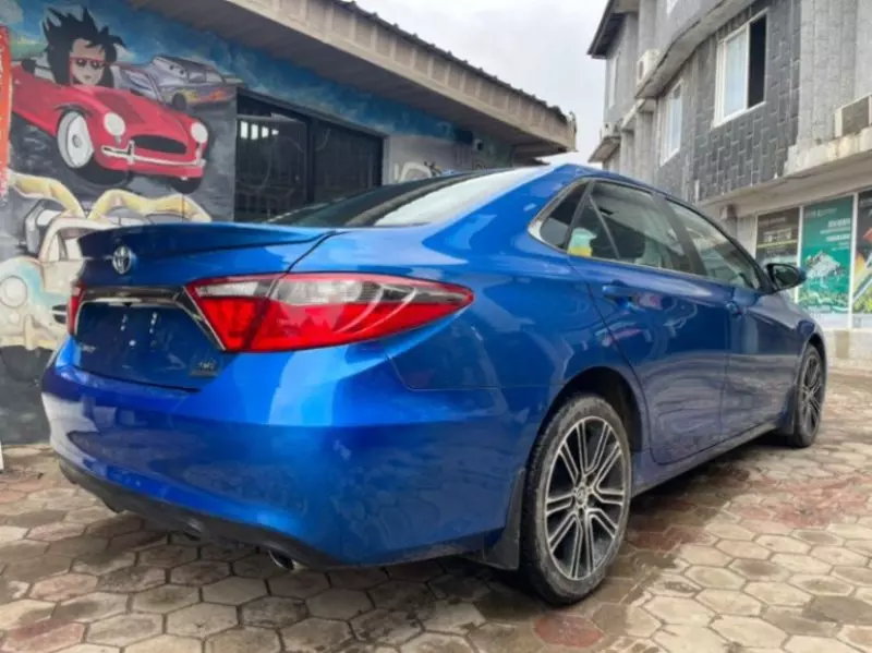 Toyota Camry   - 2016