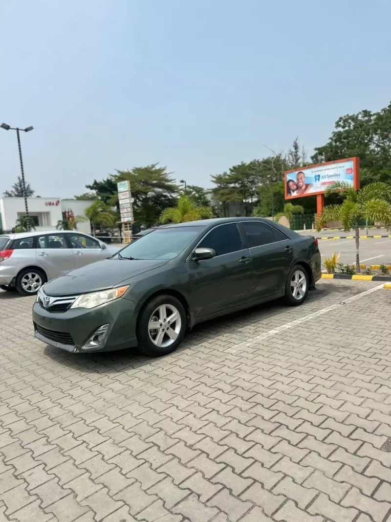Toyota Camry   - 2012