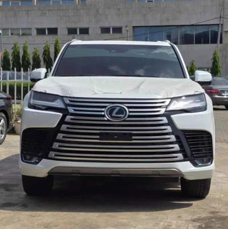 Lexus LX 600