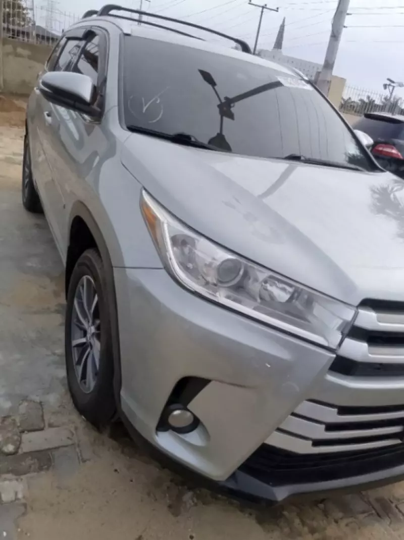 Toyota Highlander   - 2019