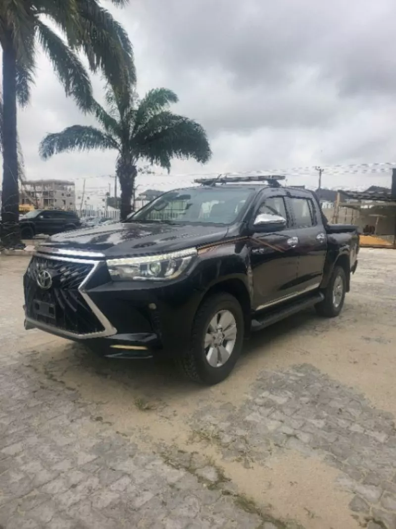 Toyota Hilux   - 2020