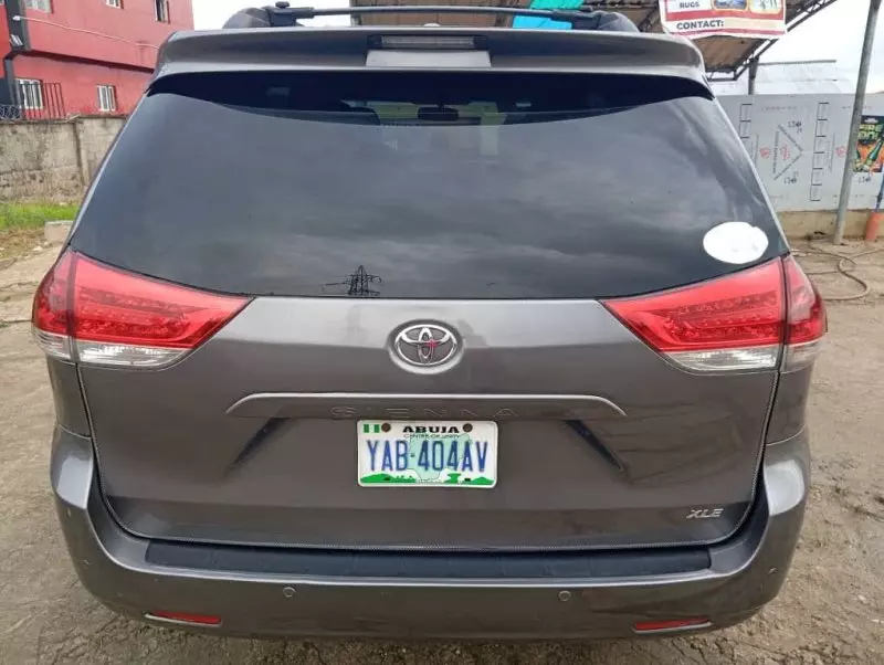 Toyota Sienna   - 2013