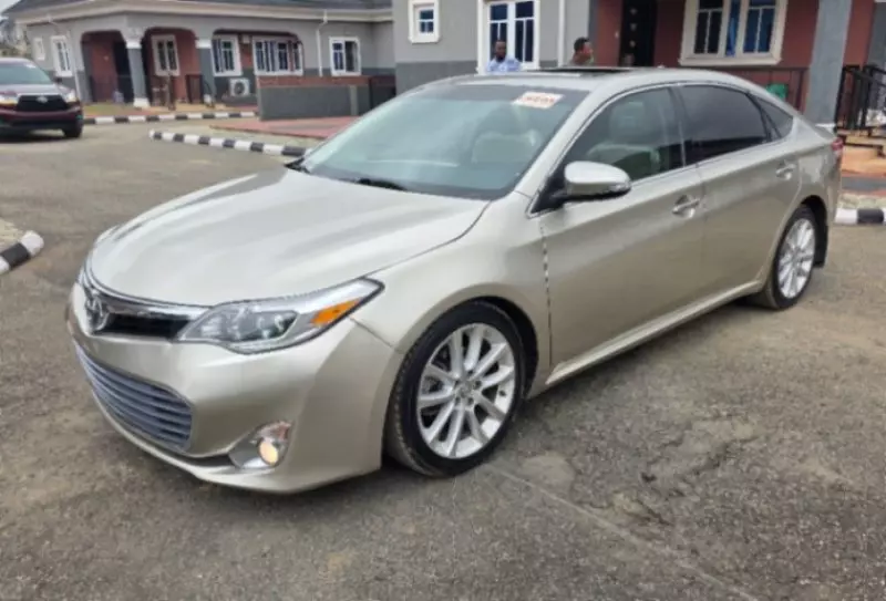 Toyota Avalon   - 2013