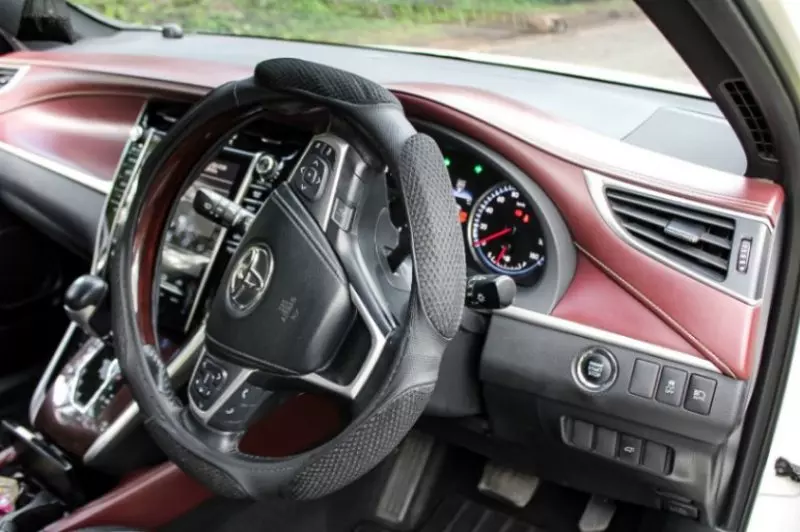 Toyota Harrier   - 2017