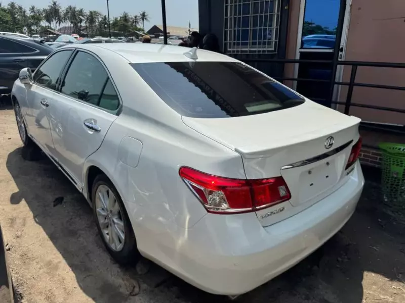 Lexus ES 350   - 2011