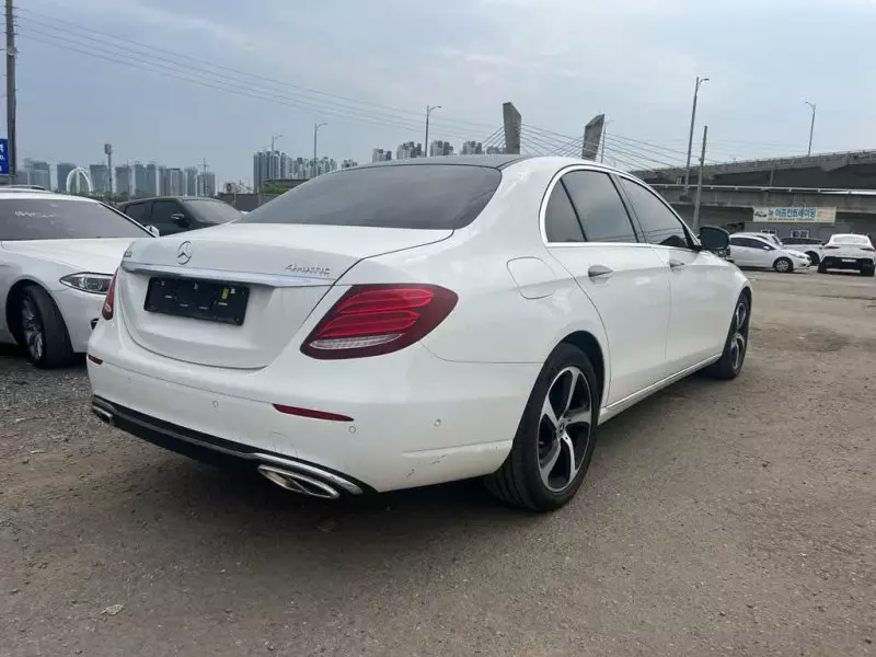 Mercedes-Benz E 300   - 2017
