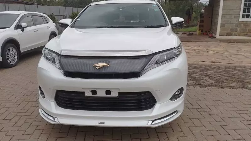 Toyota Harrier   - 2016