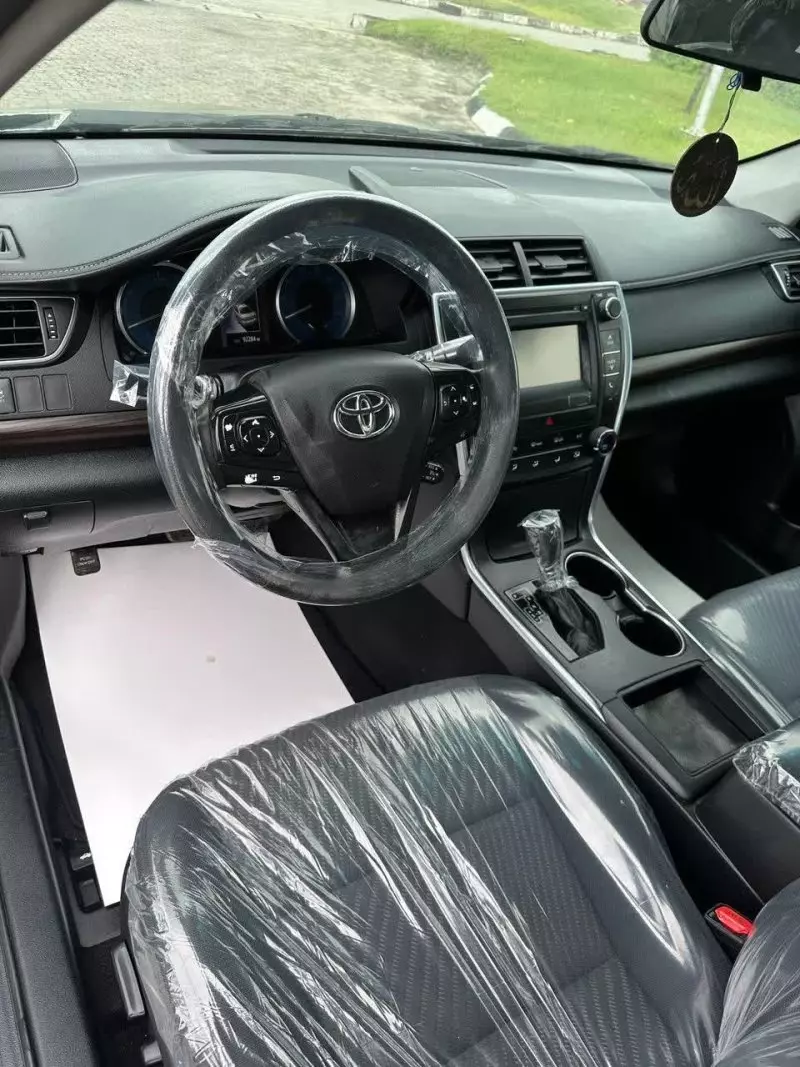 Toyota Camry   - 2016