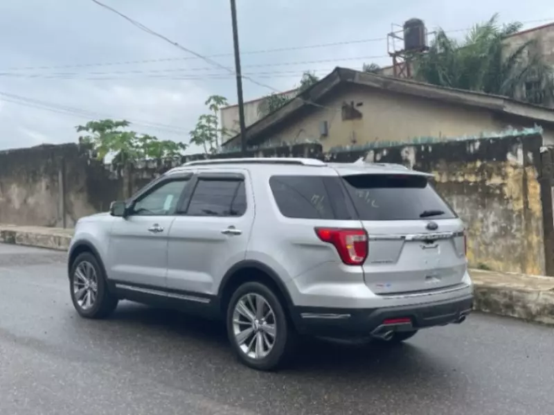 Ford Explorer   - 2018