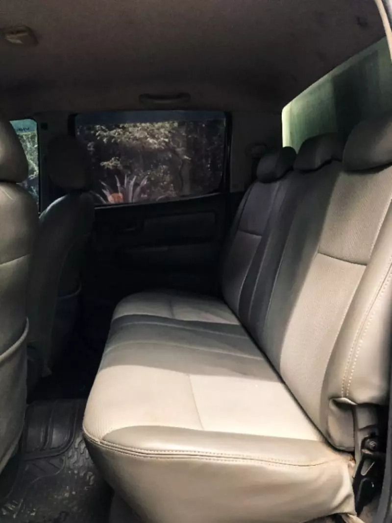 Toyota Hilux    - 2014