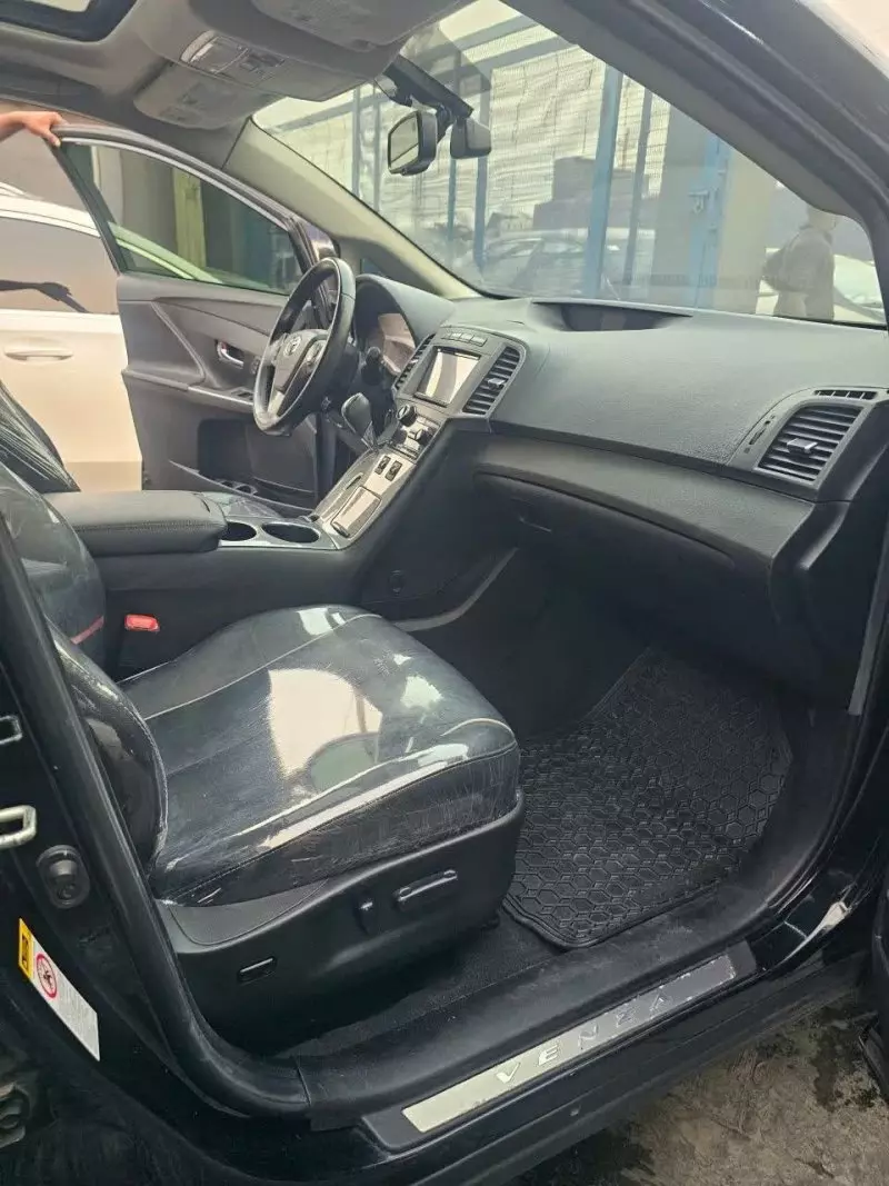 Toyota Venza   - 2013