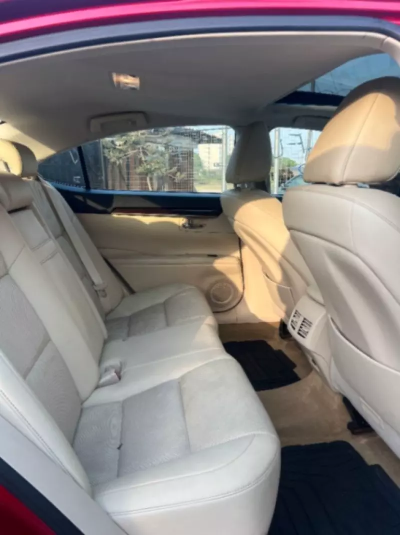 Lexus ES   - 2015
