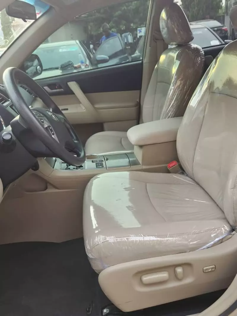 Toyota Highlander   - 2013