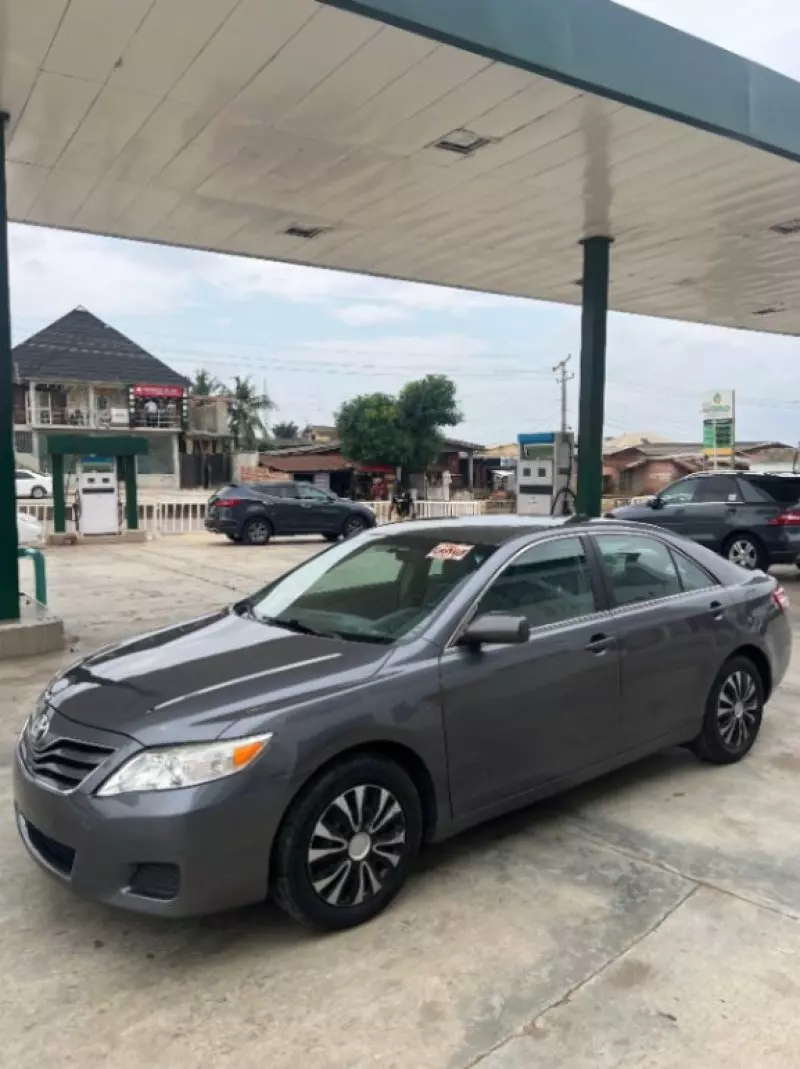 Toyota Camry   - 2009