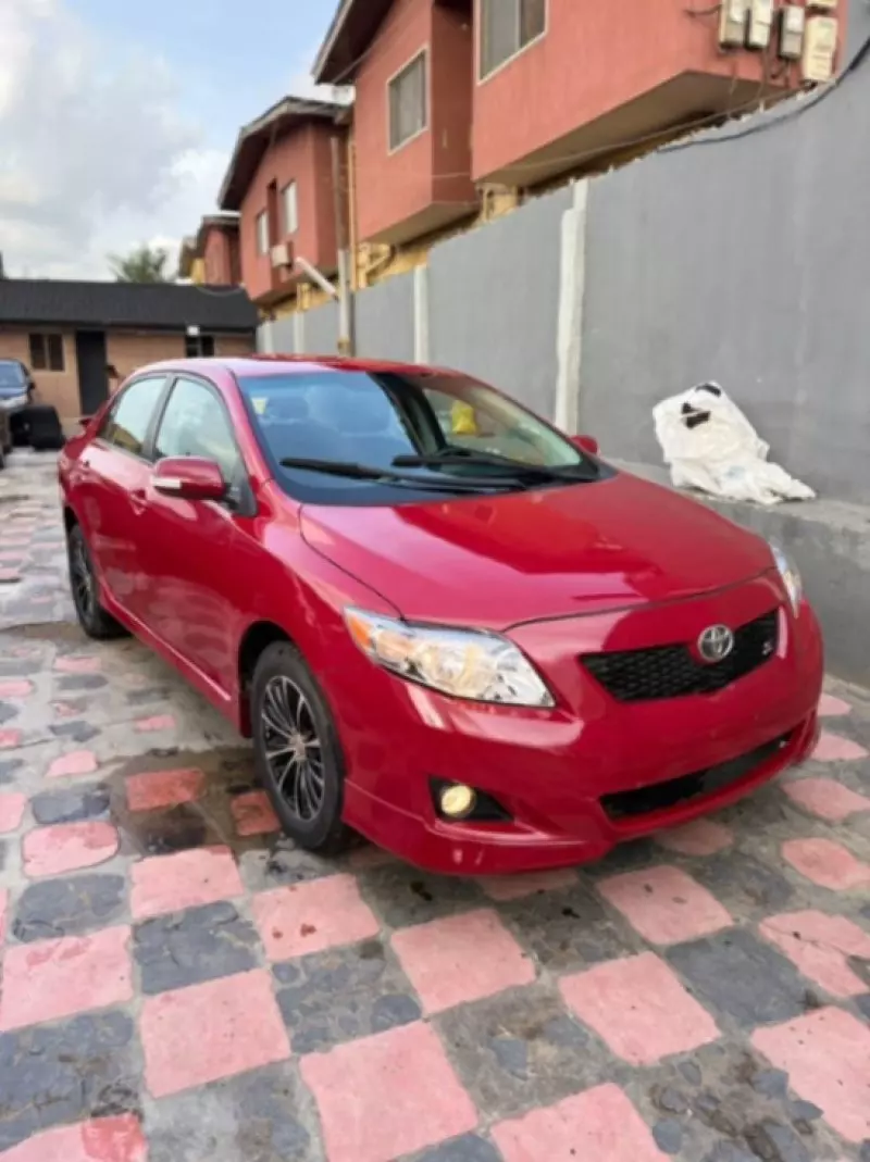 Toyota Corolla   - 2010