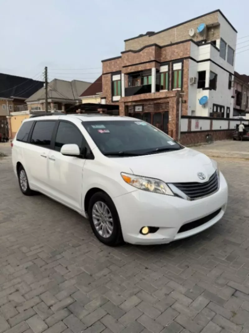 Toyota Sienna   - 2012