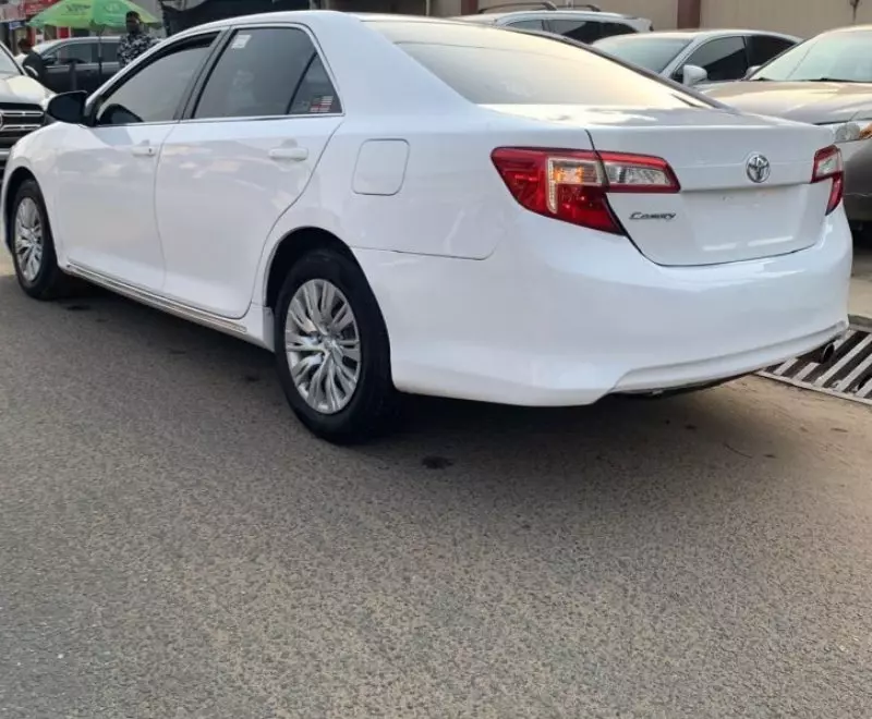 Toyota Camry   - 2012