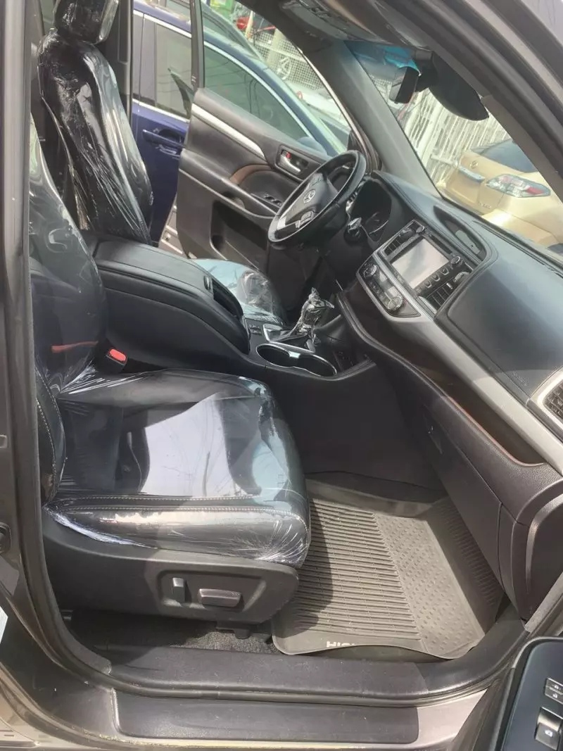 Toyota Highlander   - 2018
