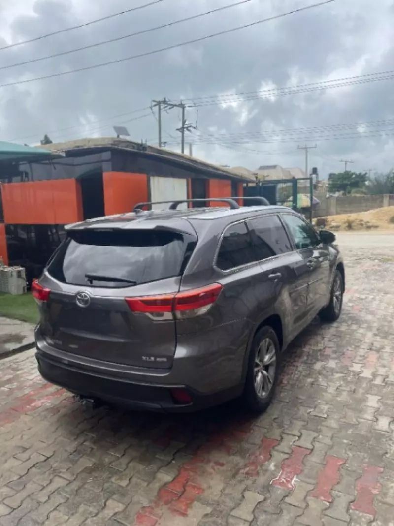 Toyota Highlander   - 2015