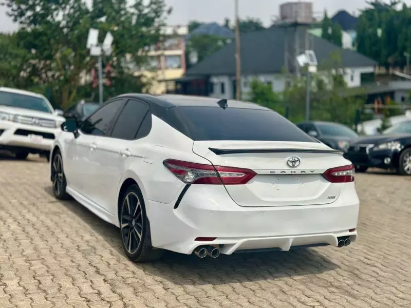 Toyota Camry   - 2018