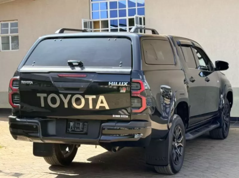 Toyota Hilux   - 2022