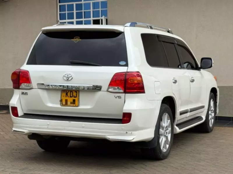 Toyota Land Cruiser V8   - 2014