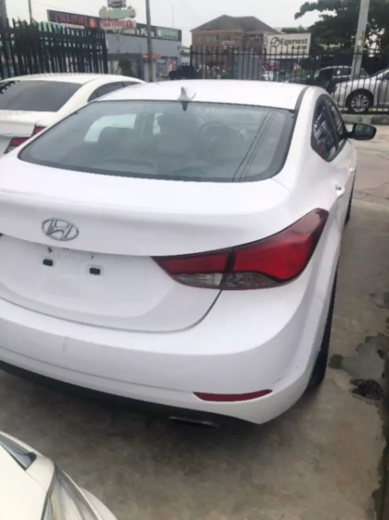 Hyundai Elantra   - 2015