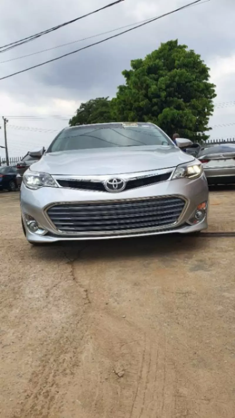 Toyota Avalon   - 2013