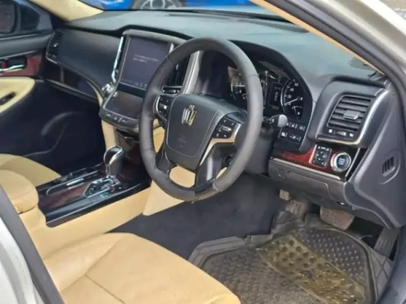 Toyota Crown   - 2015