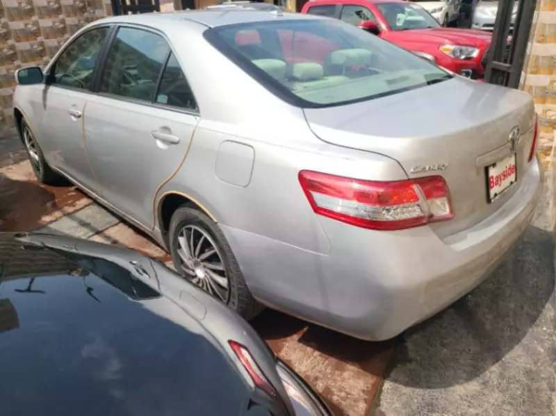 Toyota camry   - 2010