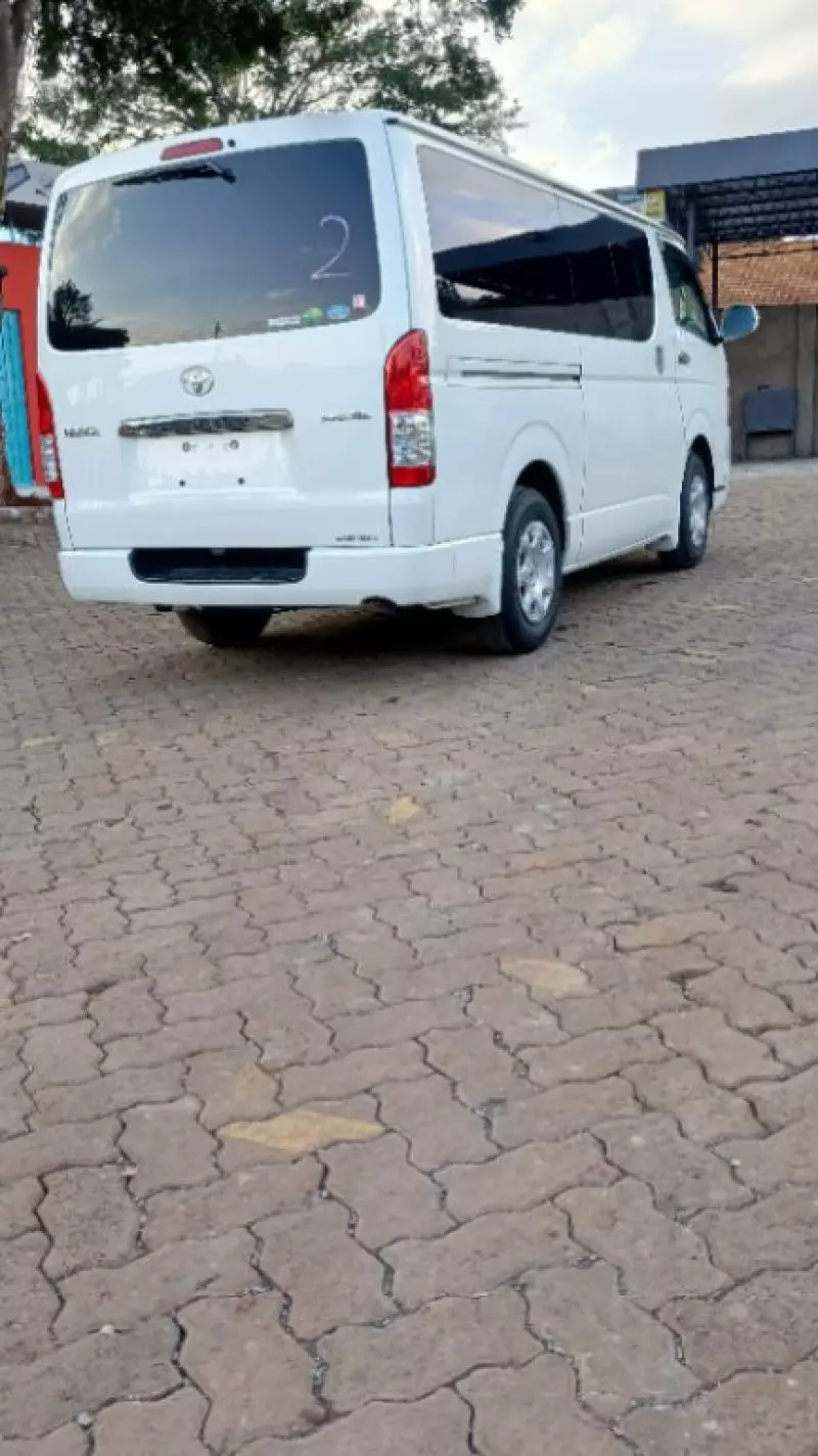 Toyota Hiace   - 2018