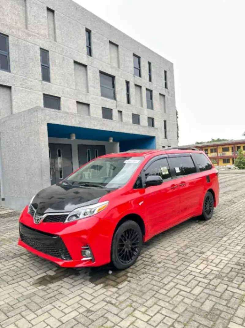 Toyota Sienna - 2015