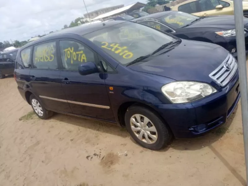 Toyota Avensis Verso   - 2005