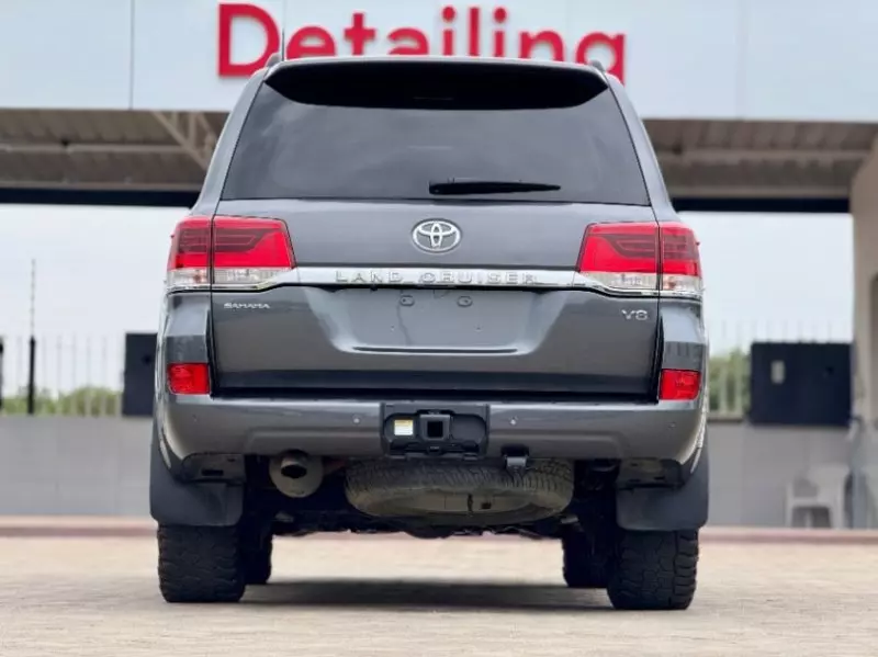 Toyota Landcruiser  V8   - 2018