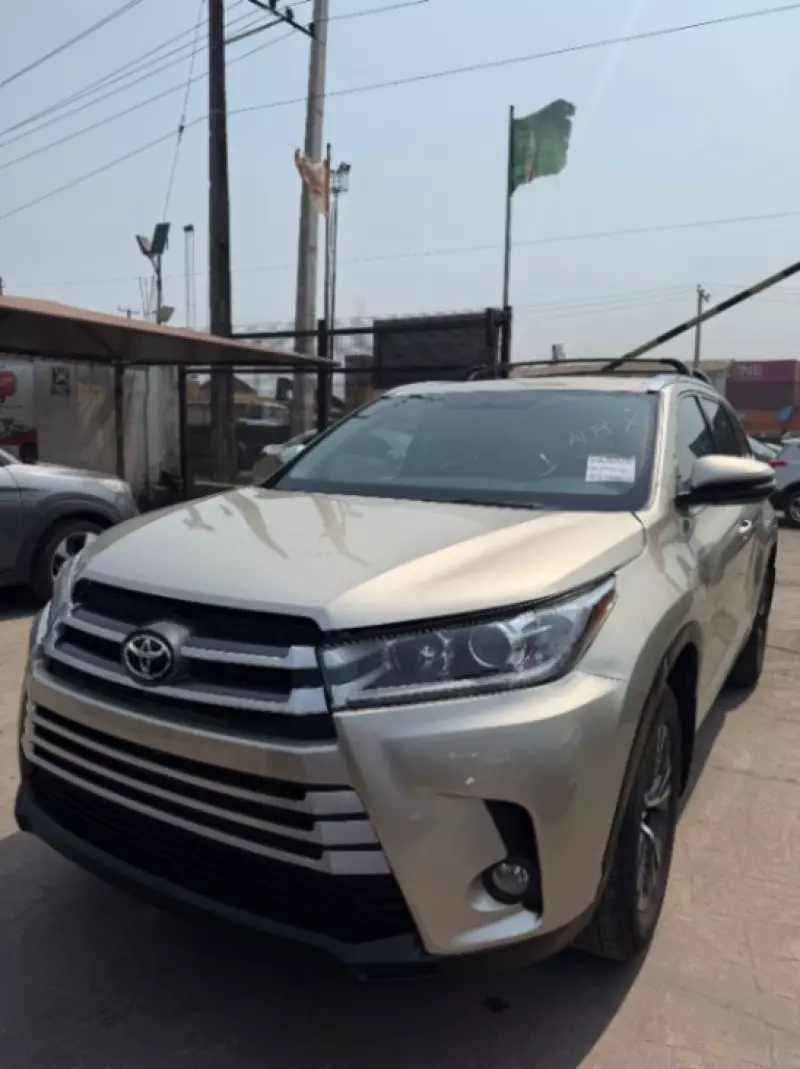 Toyota Highlander   - 2016
