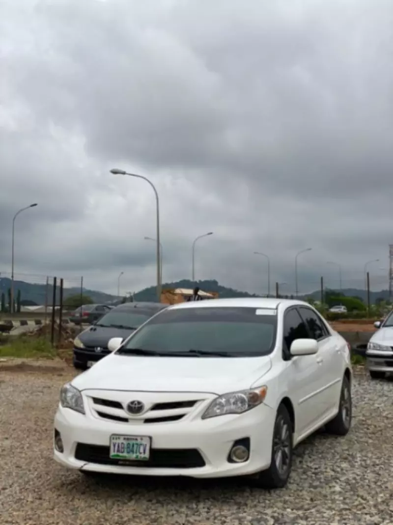 Toyota Camry   - 2011