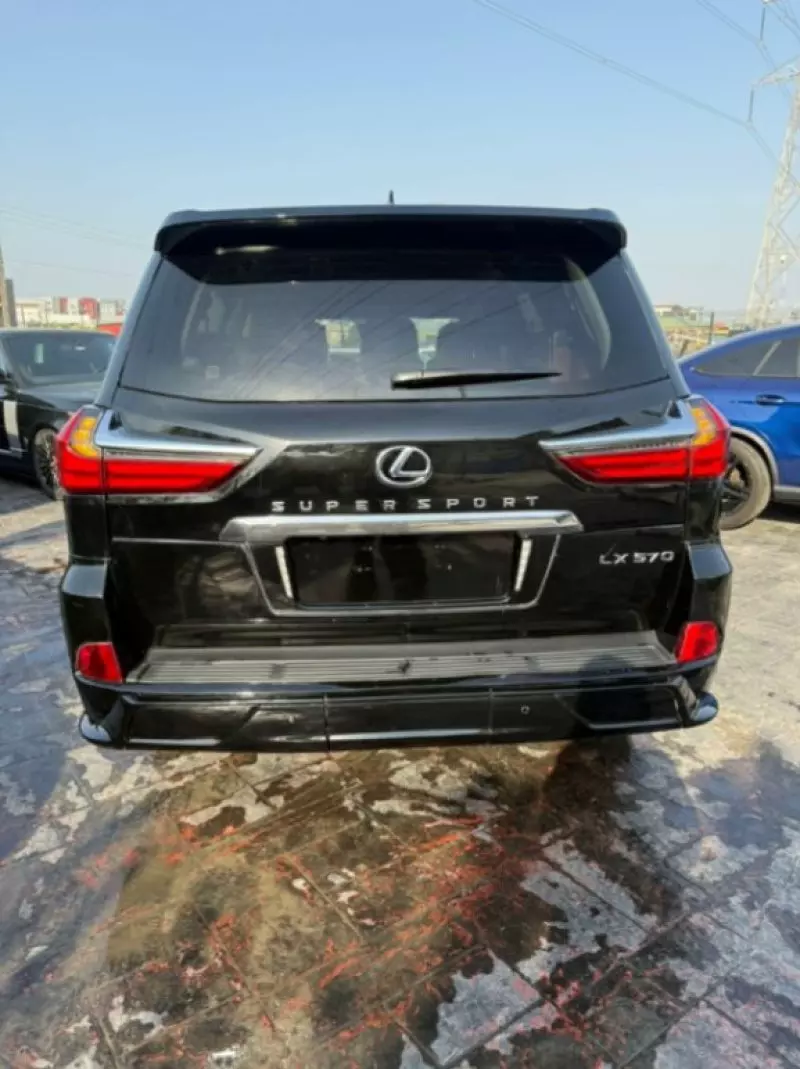 Lexus LX