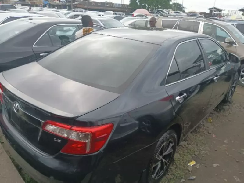Toyota camry   - 2012