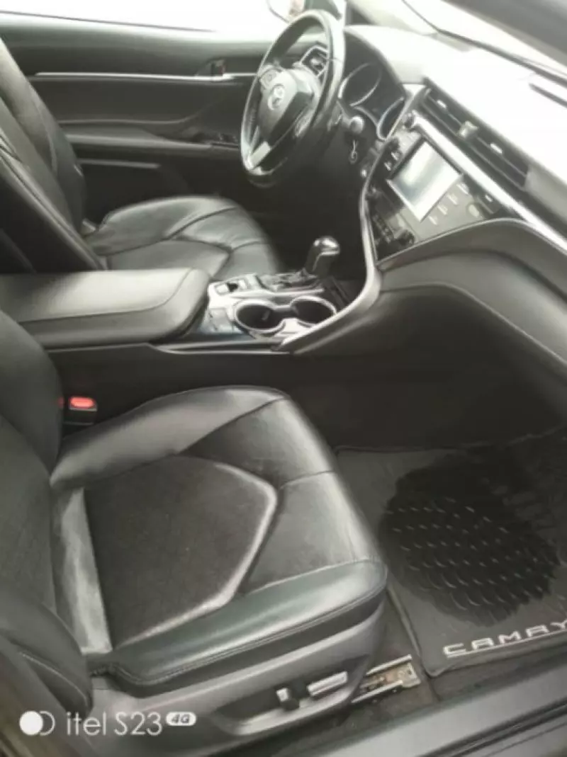 Toyota Camry   - 2018