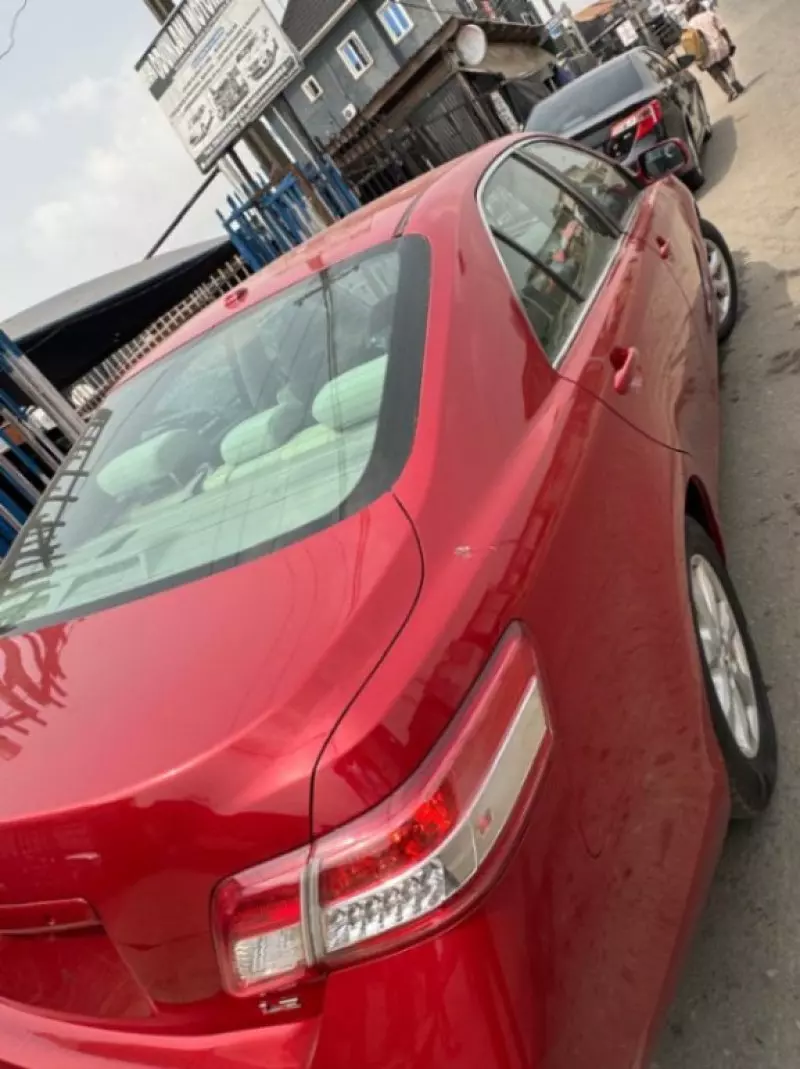 Toyota Camry   - 2010