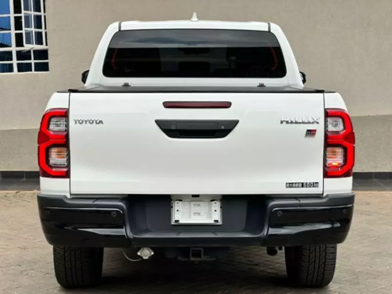 Toyota Hilux   - 2022
