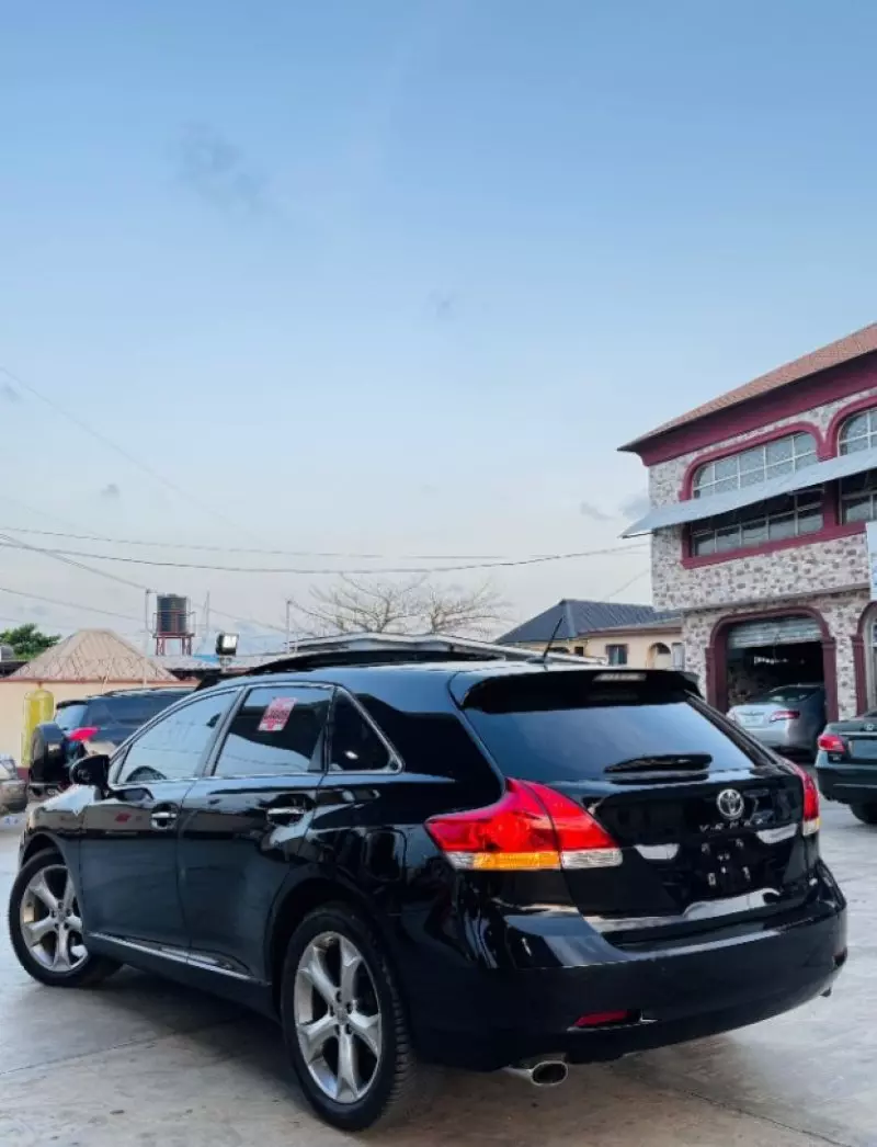 Toyota Venza   - 2011